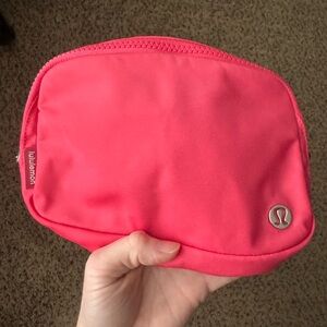 Lululemon everywhere belt bag